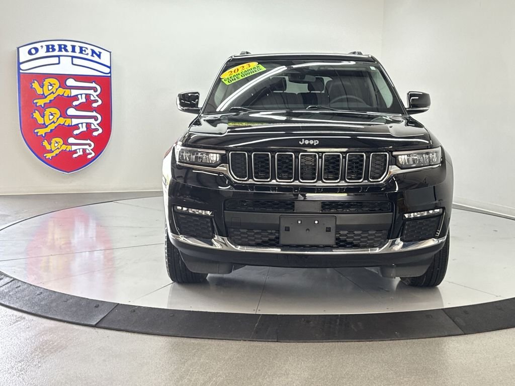 Used 2023 Diamond Black Jeep Limited image 10