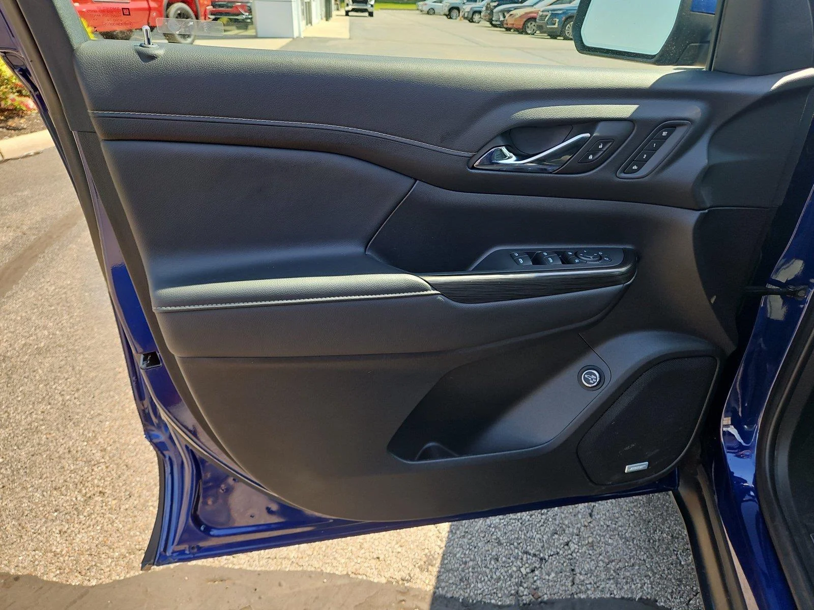 Used 2023 ULTRA BLUE METALLIC GMC SLT image 21