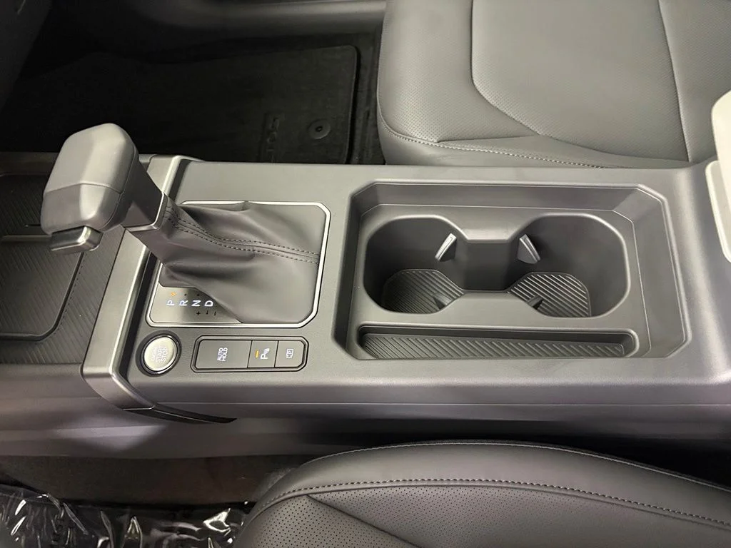 New 2027 Snow White Pearl Kia EX image 34