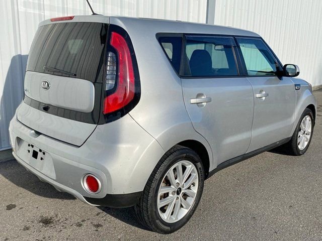 Used 2019  Kia + image 4