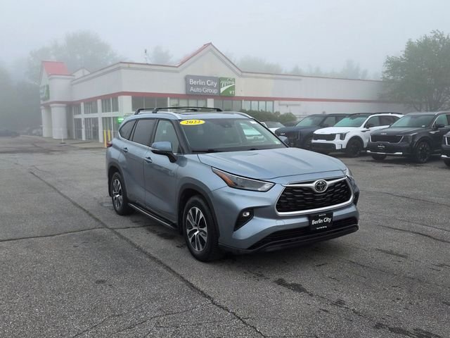 Used 2022 Moon Dust Toyota XLE image 33