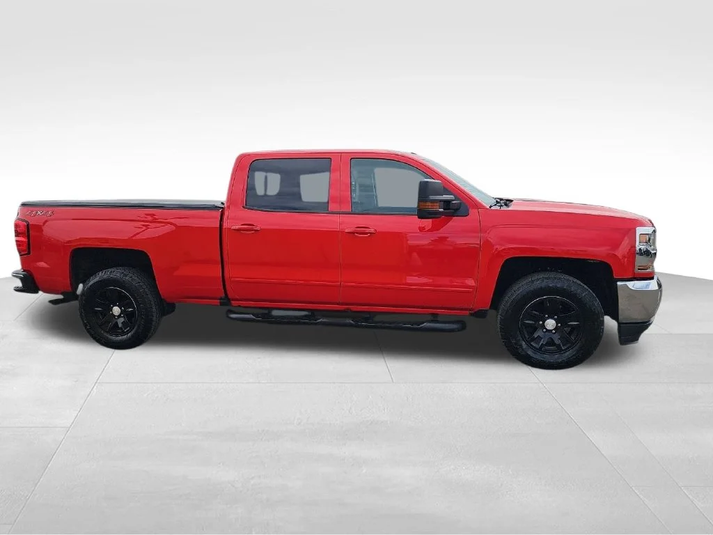 Used 2018 Red Chevrolet LT image 2
