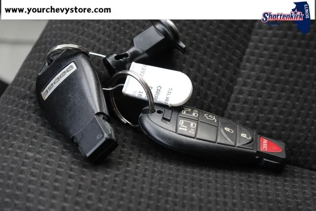 Used 2016 Silver Dodge SXT image 29