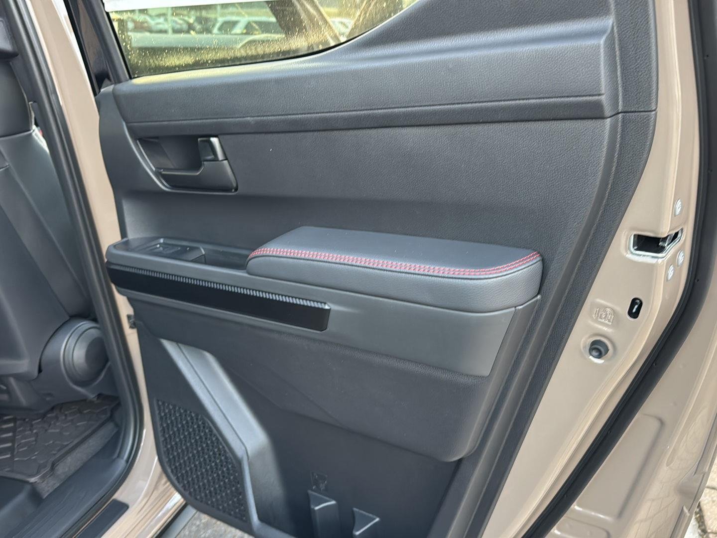 2025 Toyota Tacoma TRD Pro - Photo 13