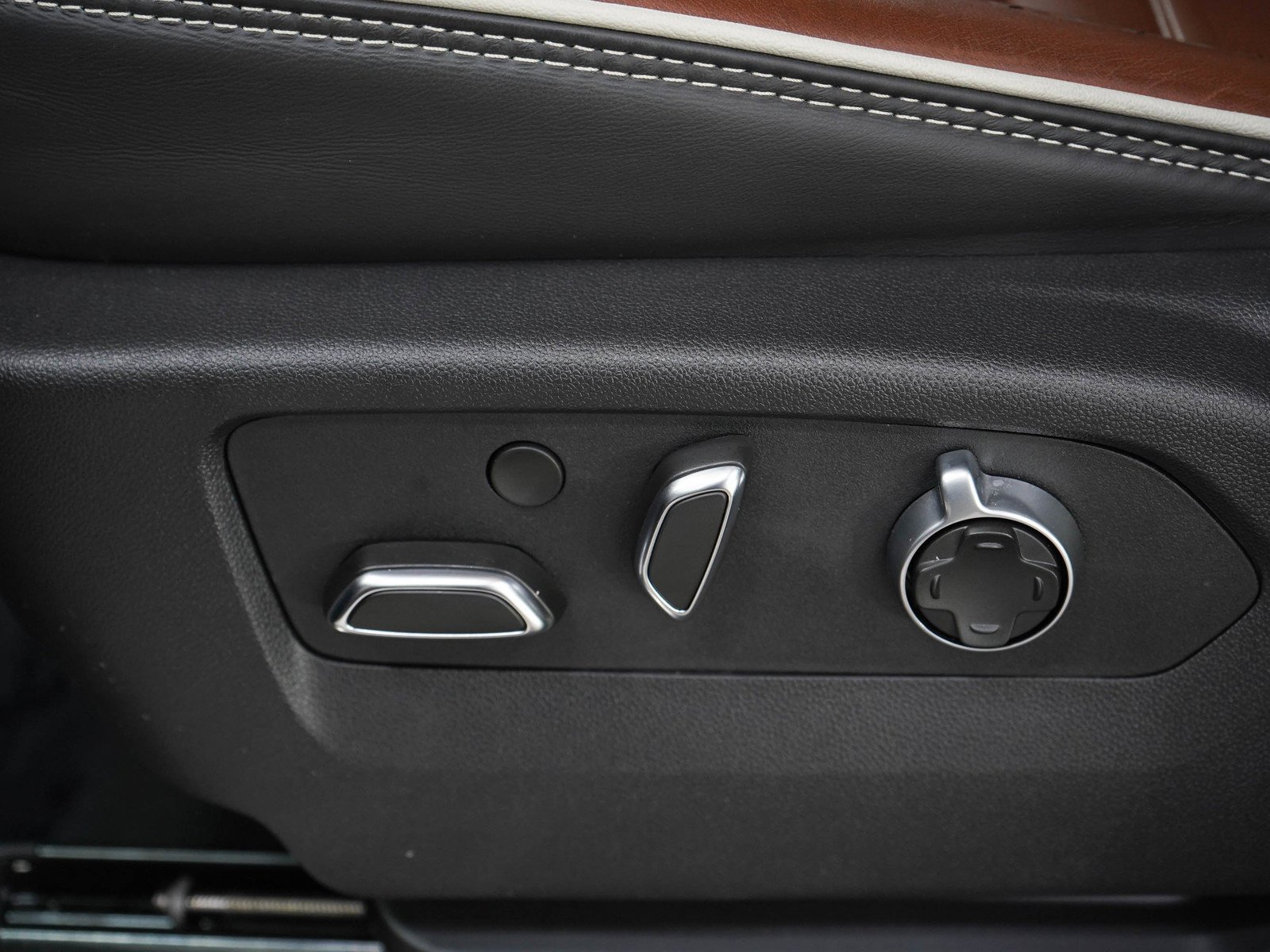 Used 2025 Black GMC Denali Ultimate image 25