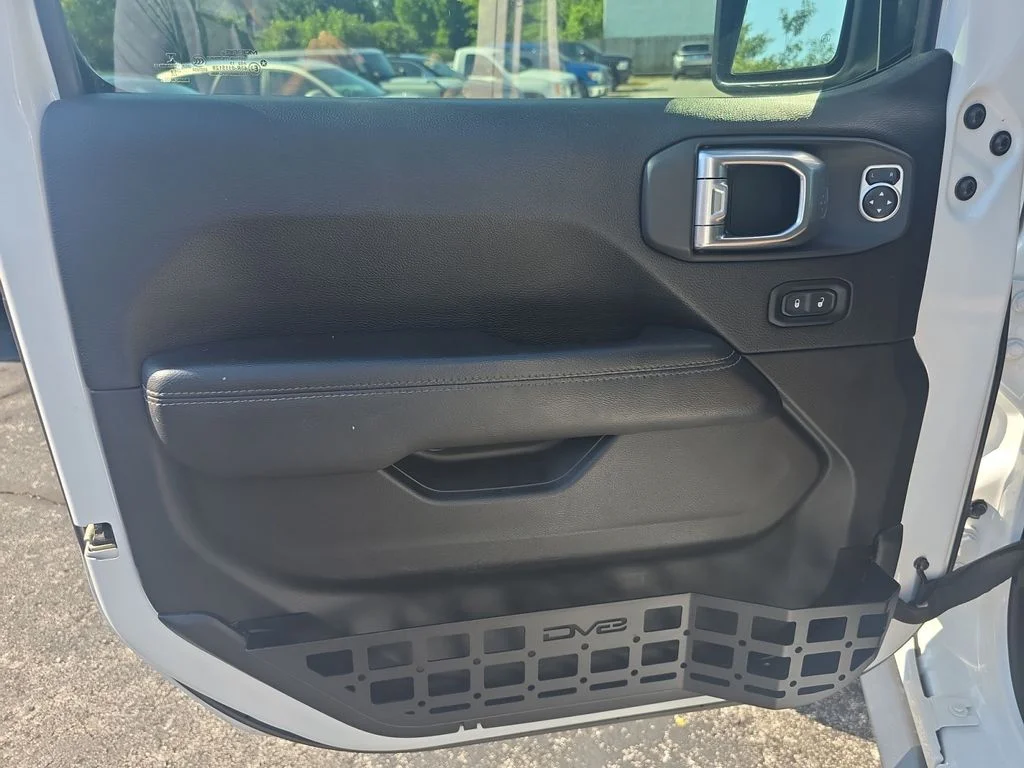 Used 2020 Bright White Clearcoat Jeep Overland image 12