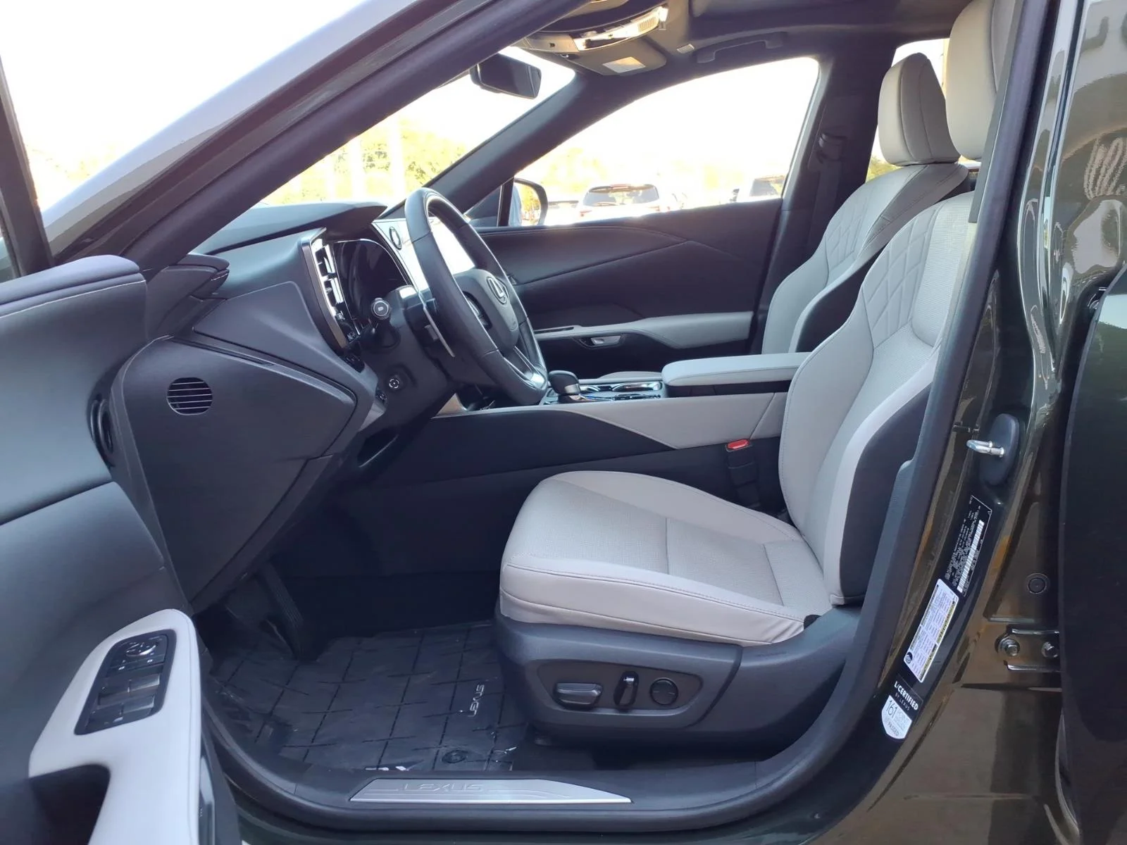 Used 2025 Nori Green Pearl Lexus Premium image 12