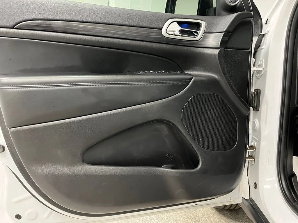 Used 2020 White Jeep Laredo E image 23