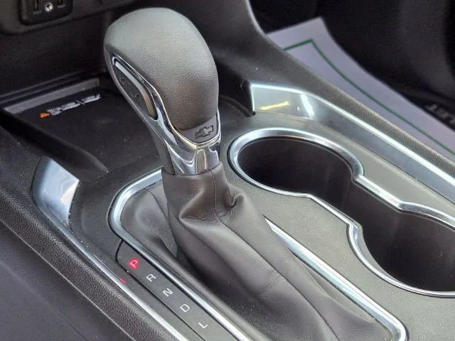 Used 2023 SUMMIT WHITE Chevrolet LT Cloth image 29