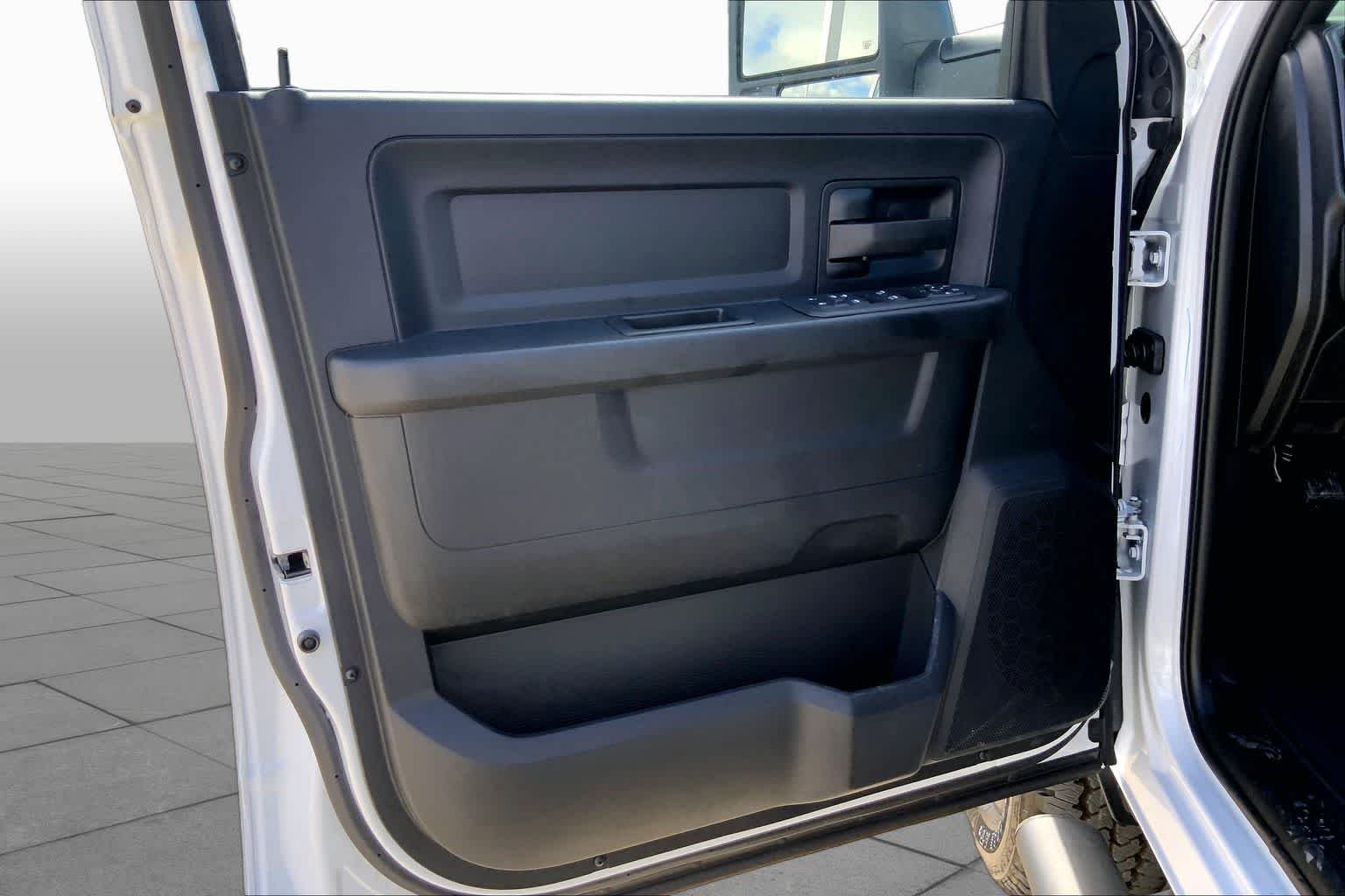 New 2026 Bright White Clear-Coat Exterior Paint RAM Black Express image 10