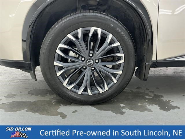Used 2025 Champagne Silver Metallic Nissan Platinum image 18