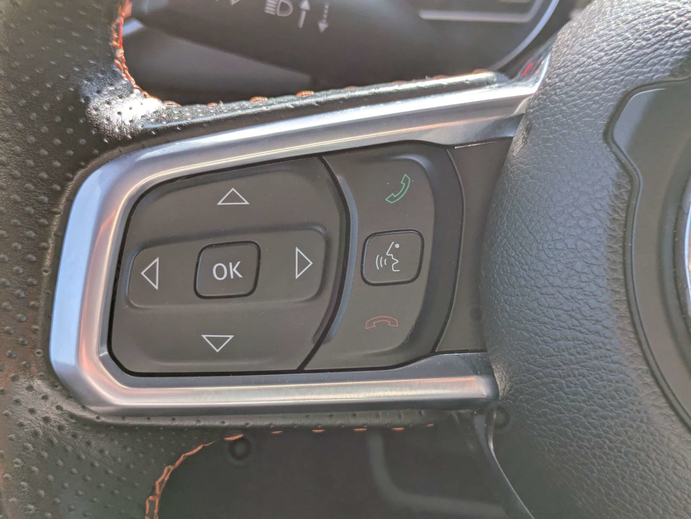 Used 2021 White Jeep Mojave image 21