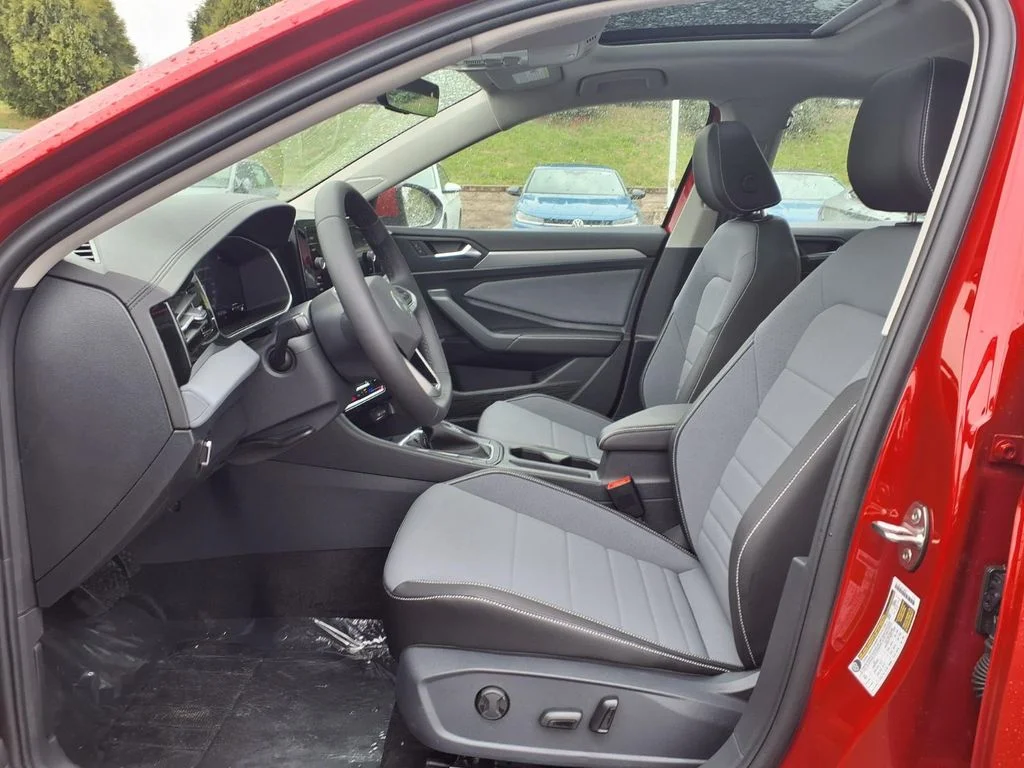 New 2026 Kings Red Metallic Volkswagen 1.5T SE image 7