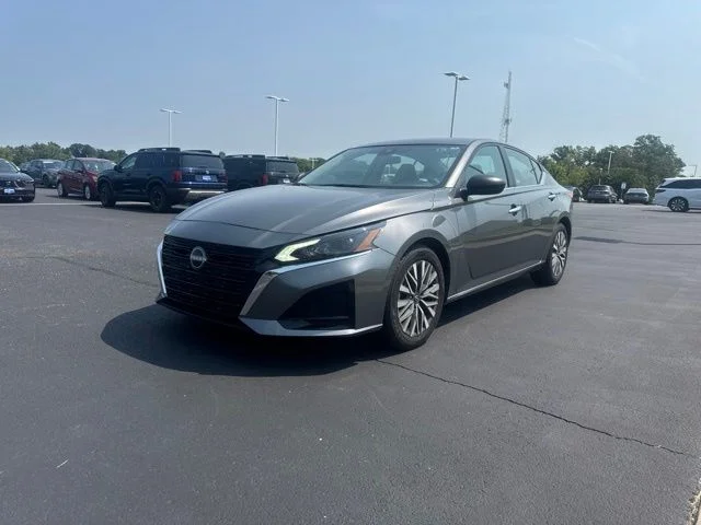 Used 2025 Gray Nissan 2.5 SV image 3