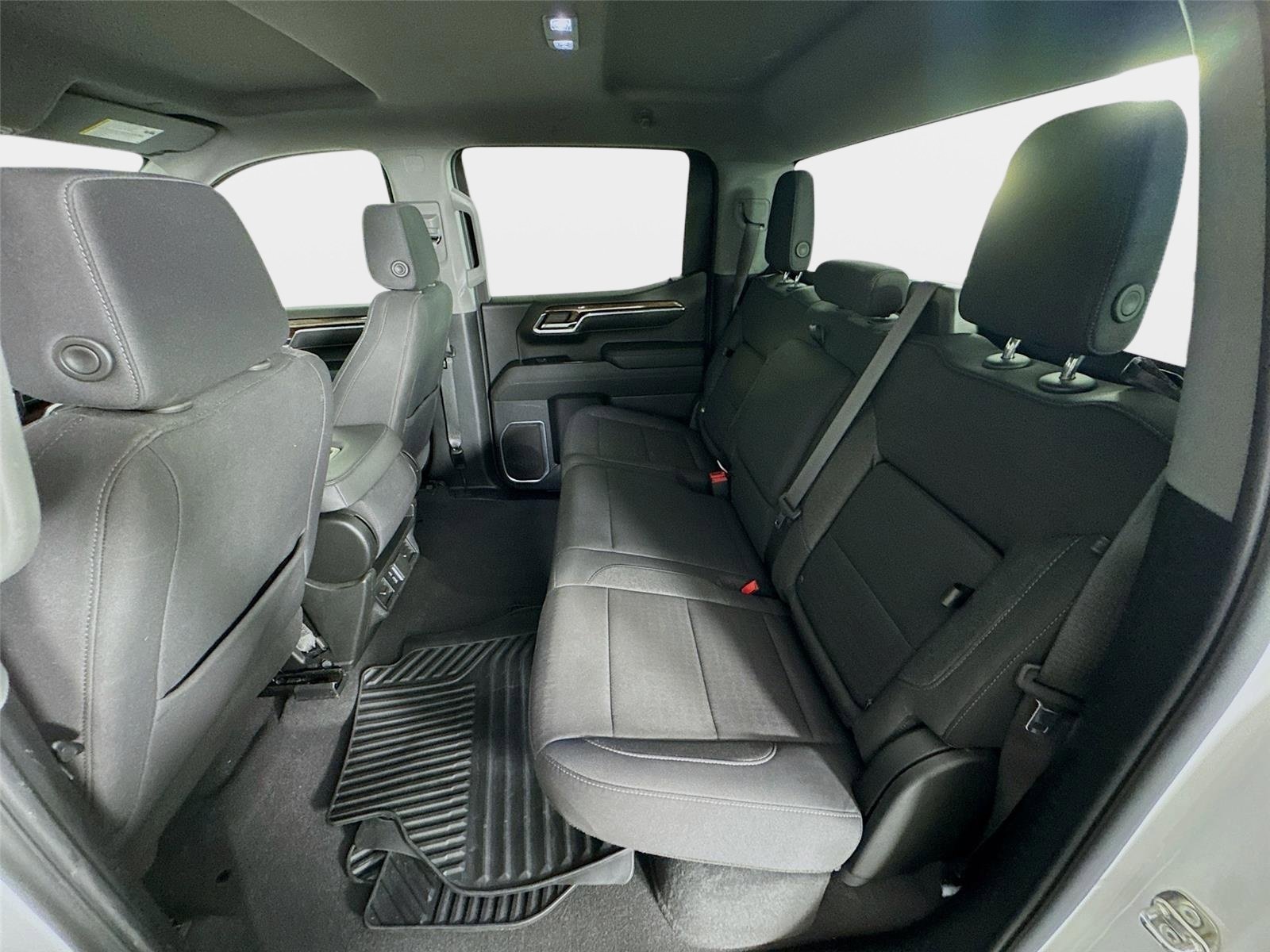 Used 2024 Summit White GMC Elevation image 22