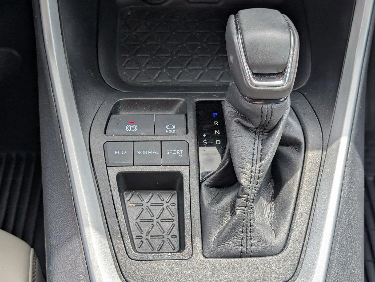 Used 2024 Silver Sky Metallic Toyota XLE Premium image 24
