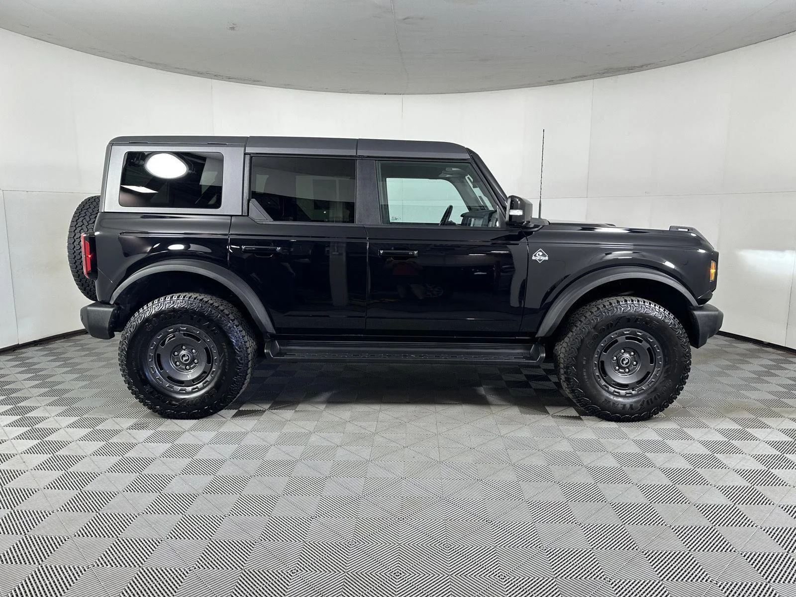 Used 2025 Shadow Black Ford Outer Banks image 21