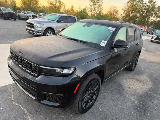 Used 2025 Black Jeep Summit image 10
