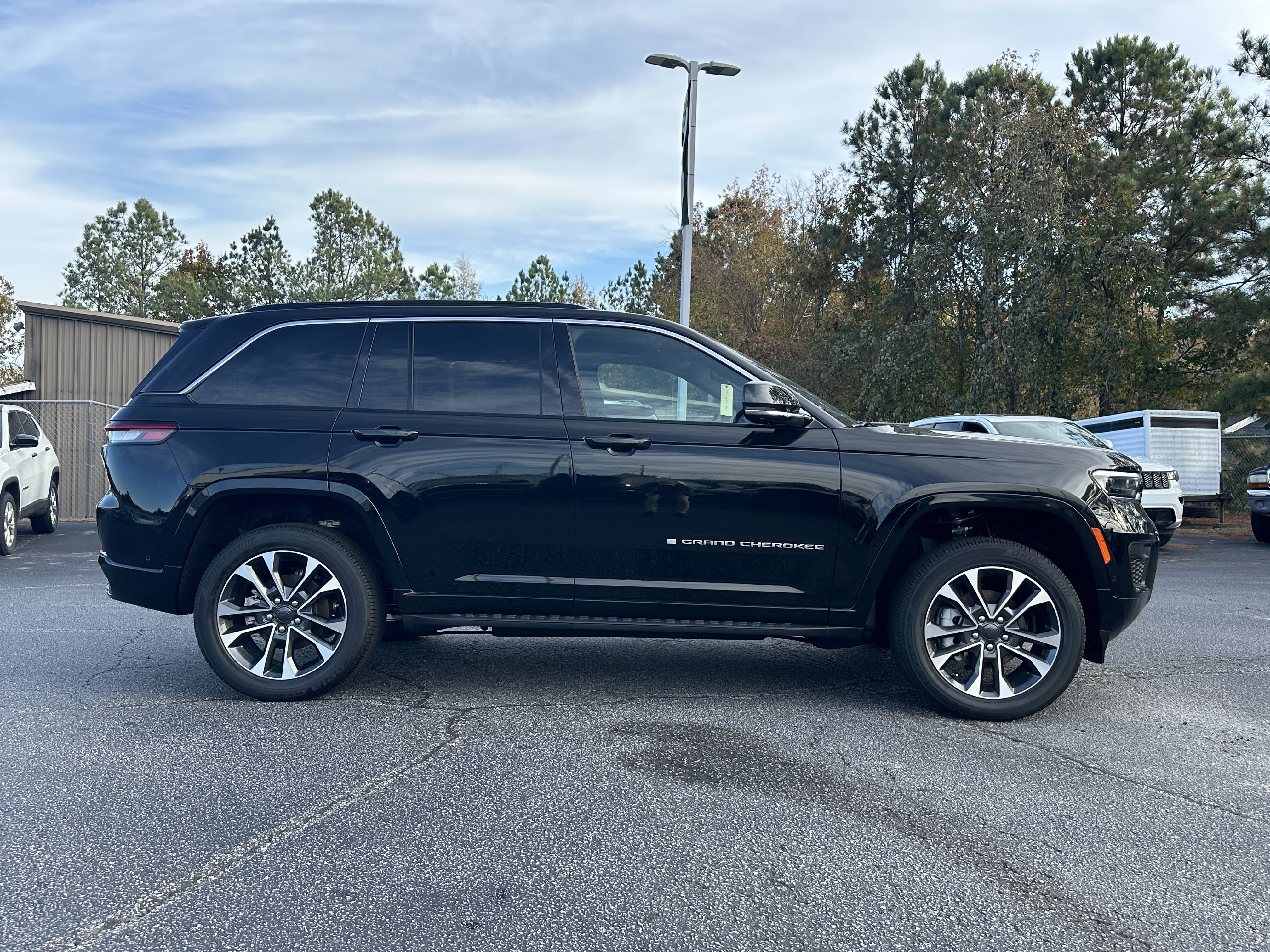 2025 Jeep Grand Cherokee Overland - Photo 9