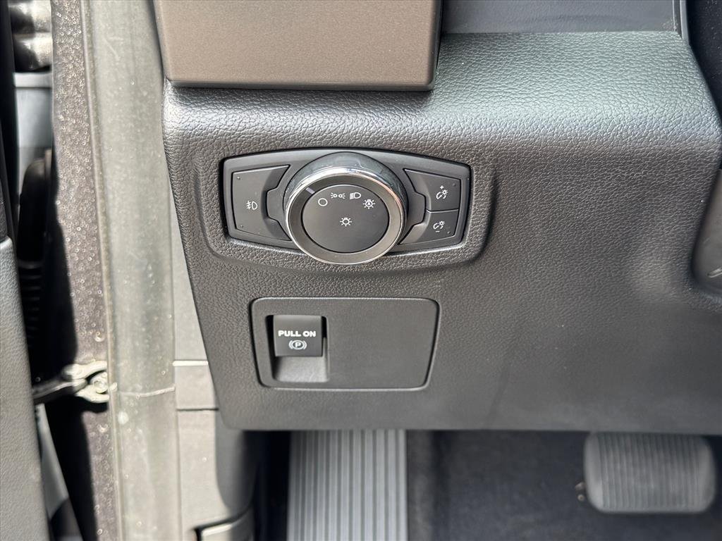 Used 2020 Magnetic Metallic Ford XLT image 24