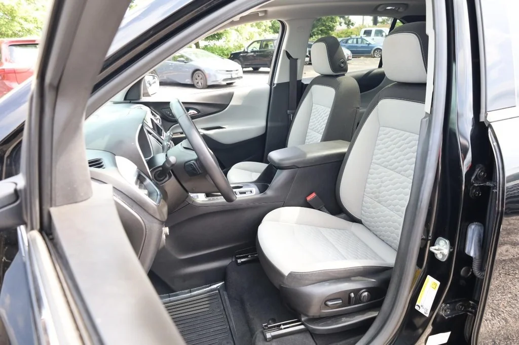 Used 2019 Mosaic Black Metallic Chevrolet AWD 4dr LT w/2LT image 8