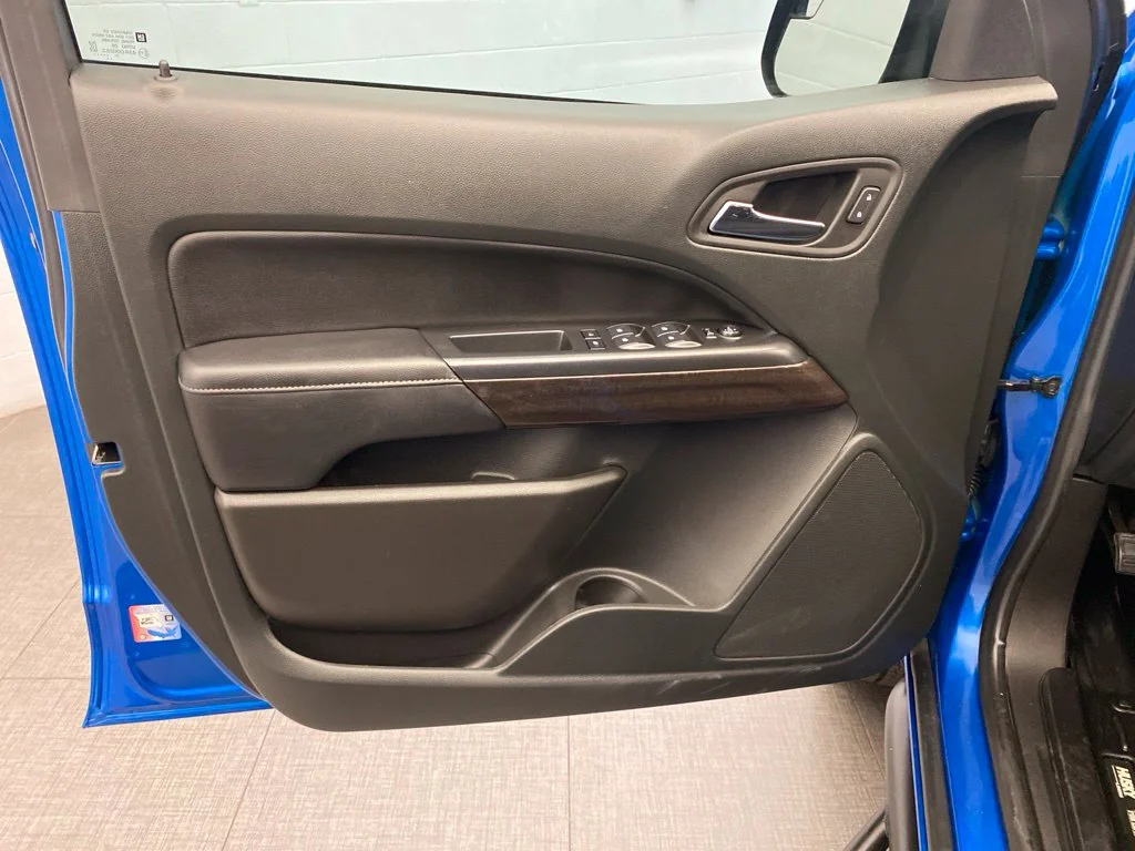 Used 2022 Blue GMC Elevation image 22