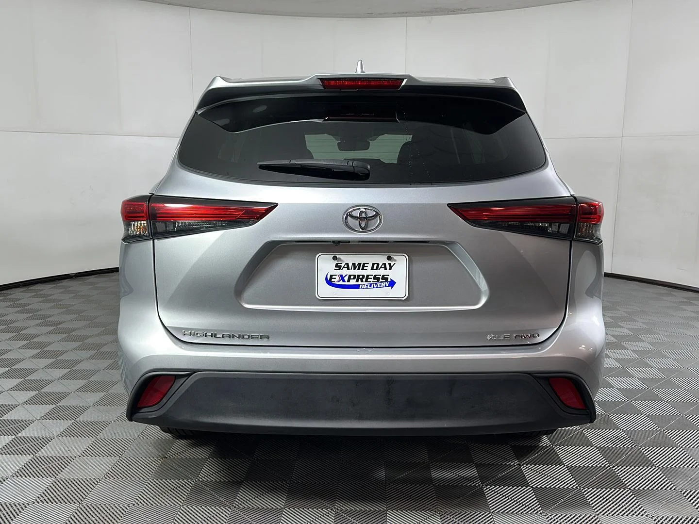 Used 2022 Celestial Silver Metallic Toyota XLE image 6