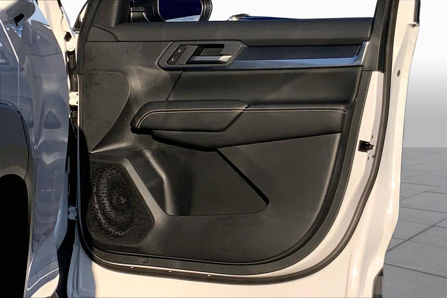 Used 2026 Summit White GMC FWD Elevation image 23