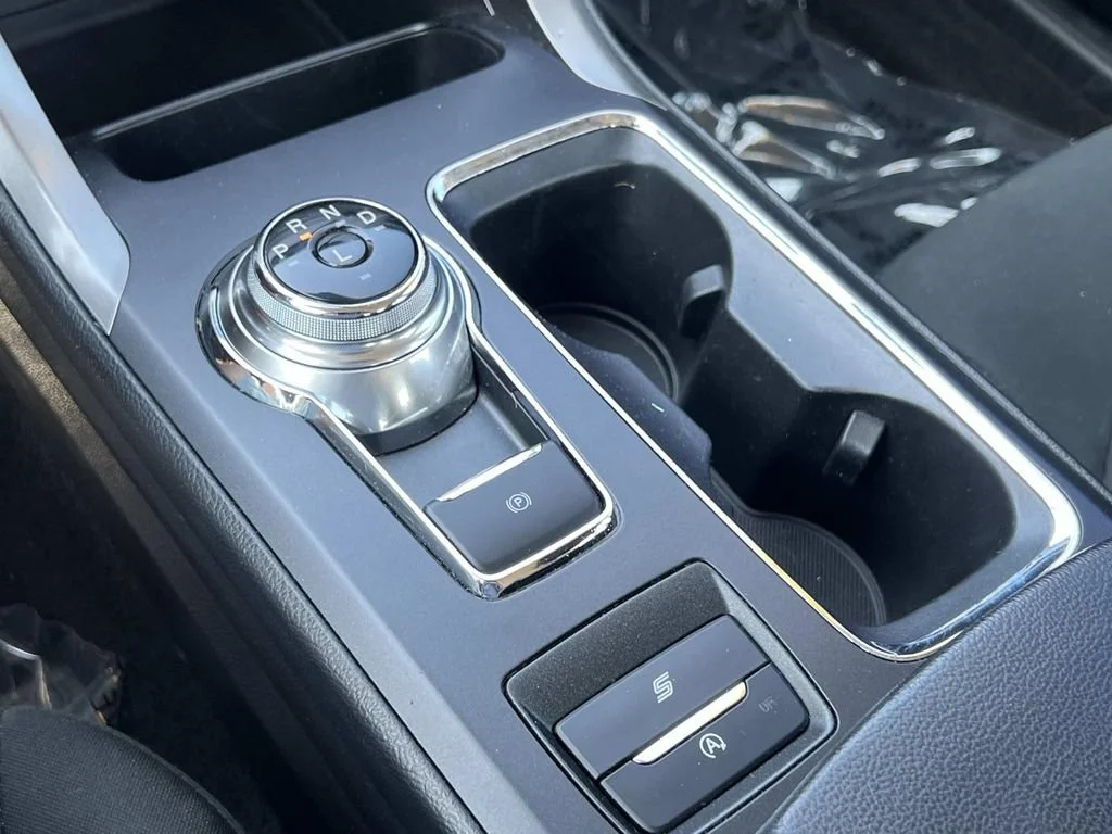 Used 2020 Gray Ford SE image 20