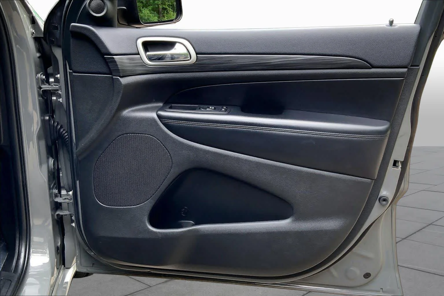 Used 2019 Sting-Gray Clearcoat Jeep Altitude image 22