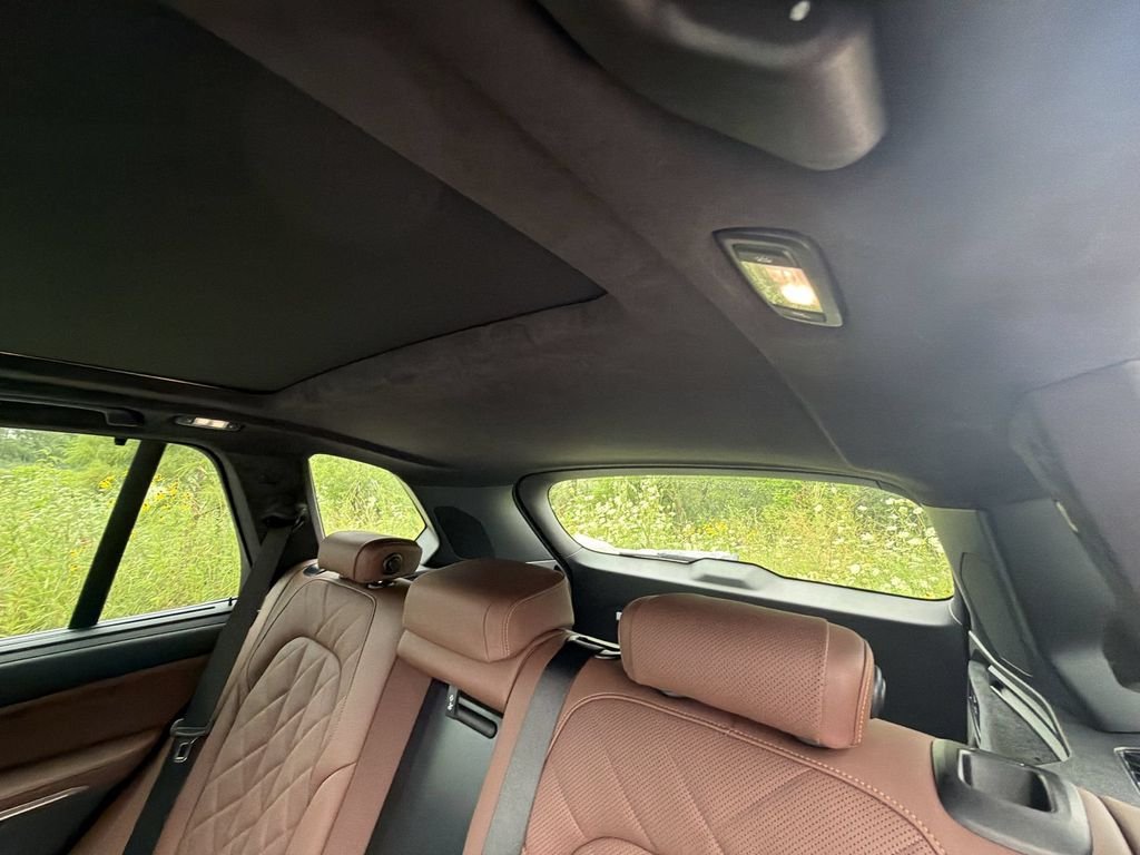 New 2026 Black Sapphire Metallic BMW xDrive40i image 26