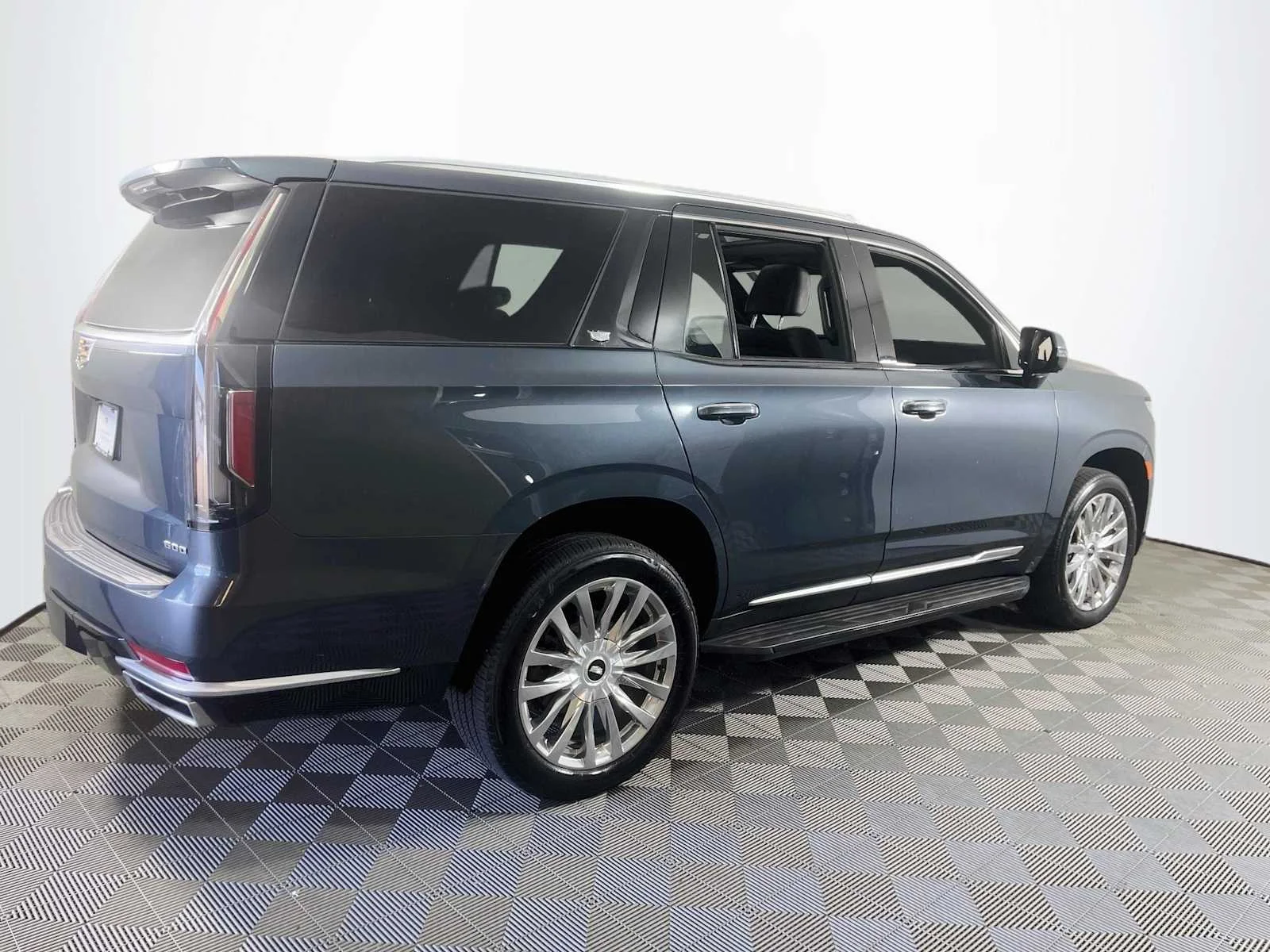Used 2021 Shadow Metallic Cadillac Premium Luxury image 4