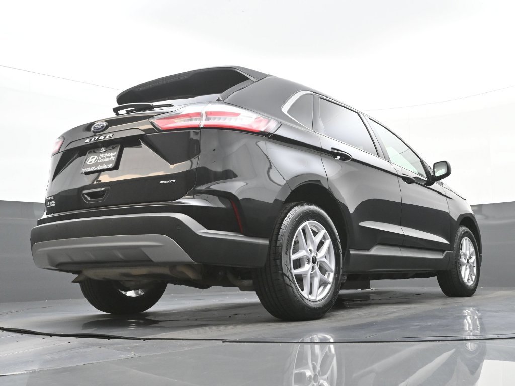 Used 2023 Black Ford SEL image 39