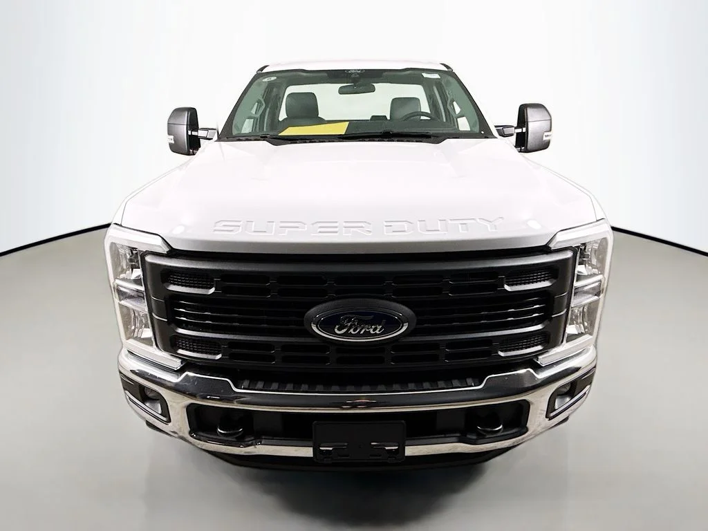 New 2026 Oxford White Ford XL image 2