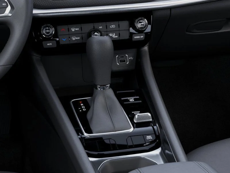 New 2026 Bright White Clear-Coat Exterior Paint Jeep Latitude image 24