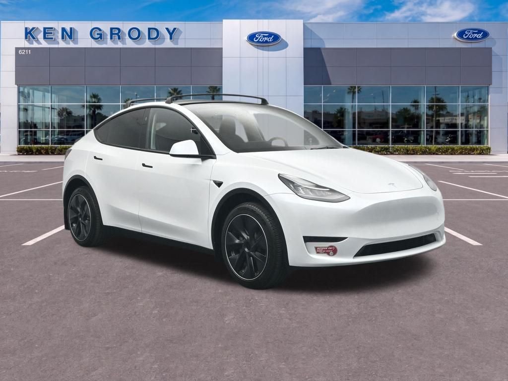 Used 2023 White Tesla Long Range image 1