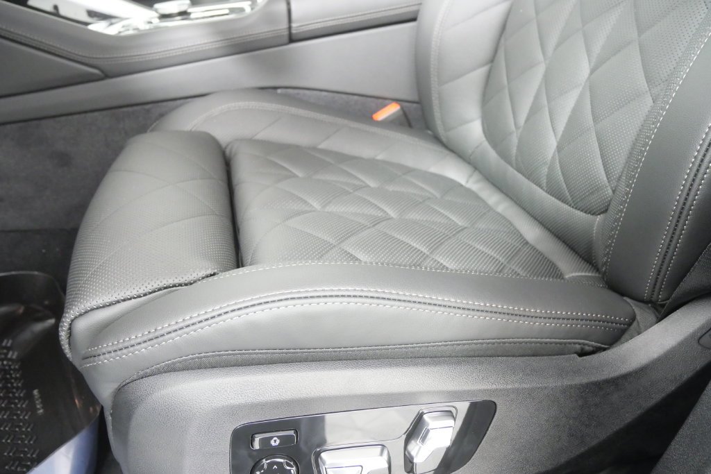 New 2027 Brooklyn Grey Metallic BMW xDrive40i image 10