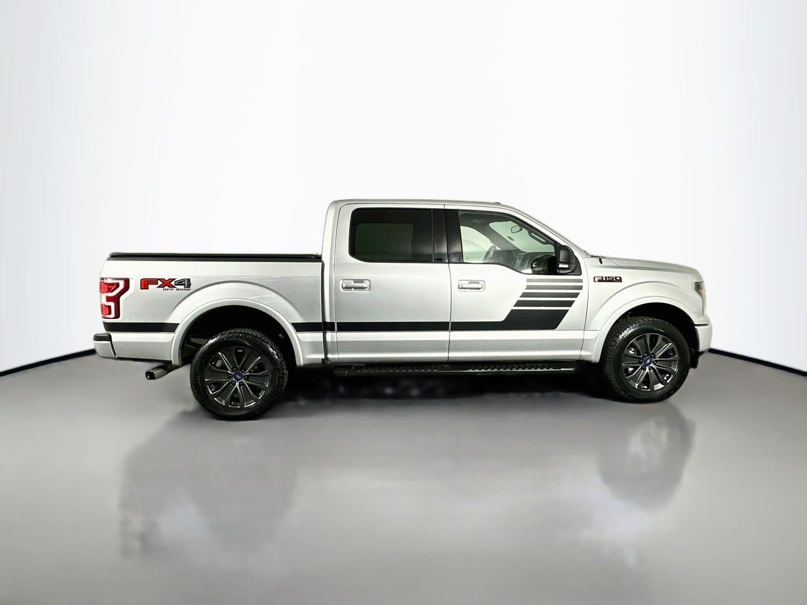 Used 2018 Ingot Silver Ford XLT image 9