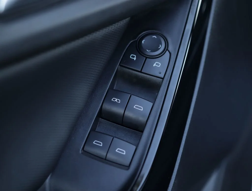 2025 Chevrolet Equinox LT - Photo 25
