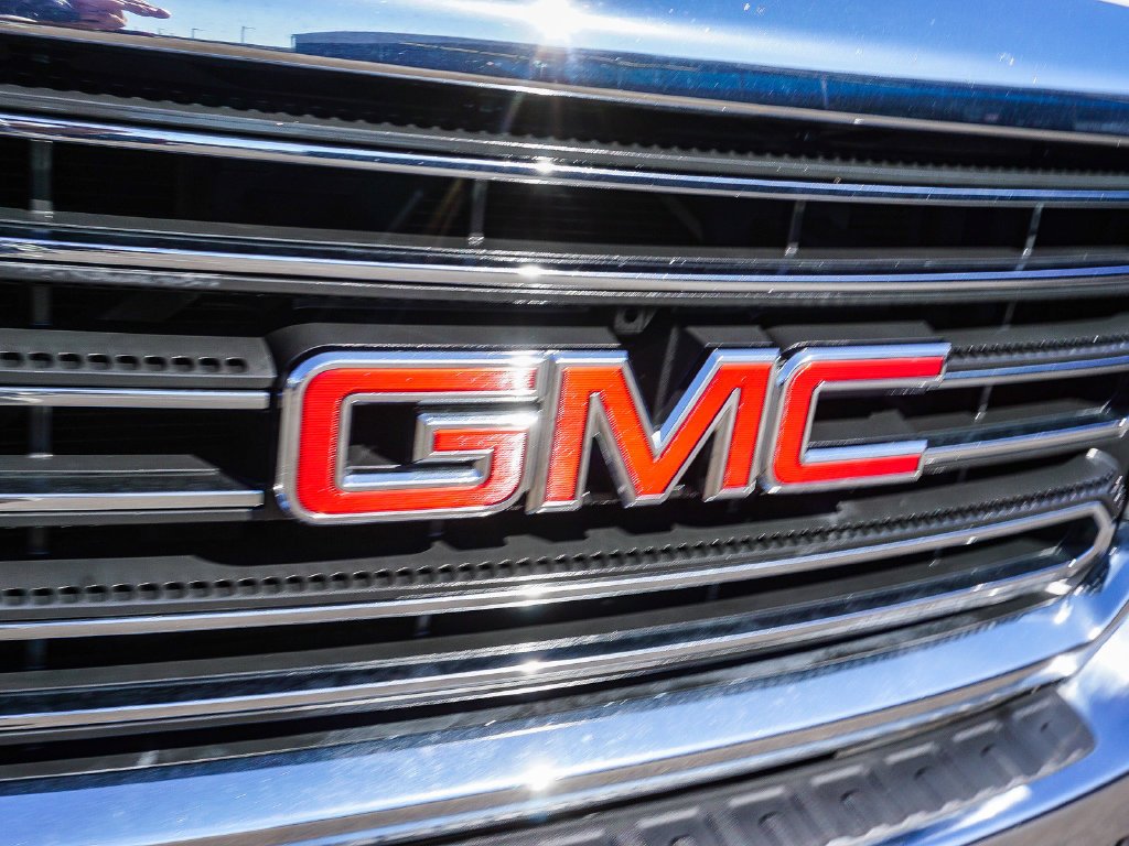 Used 2017 White GMC SLE image 11
