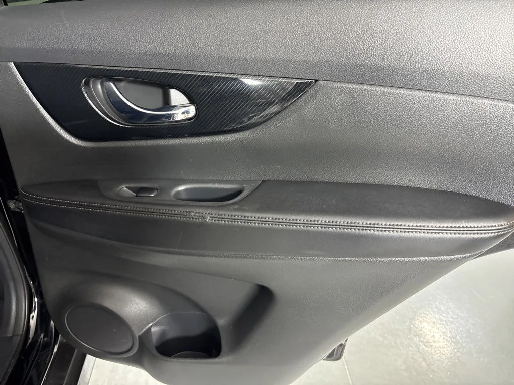 Used 2019 Magnetic Black Pearl Nissan SL image 19