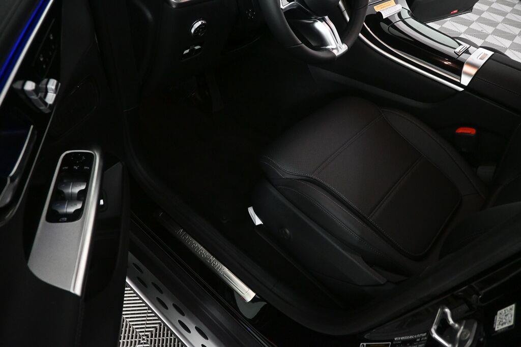 New 2027 Black Mercedes-Benz GLC 300 image 7