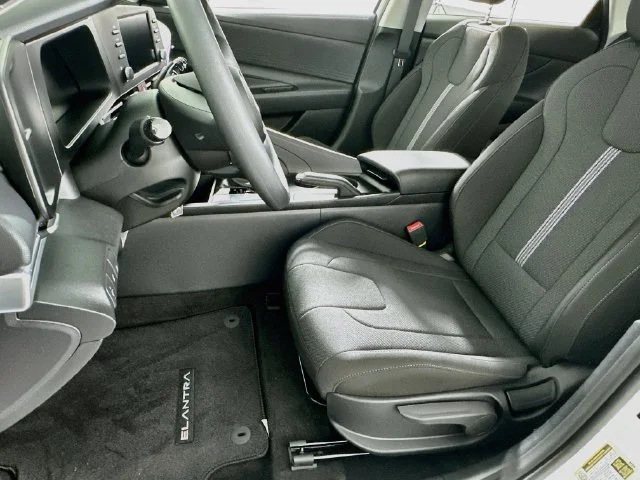 New 2026 White Hyundai SE image 9