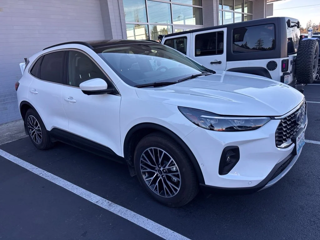 Used 2023 White Ford Base image 2