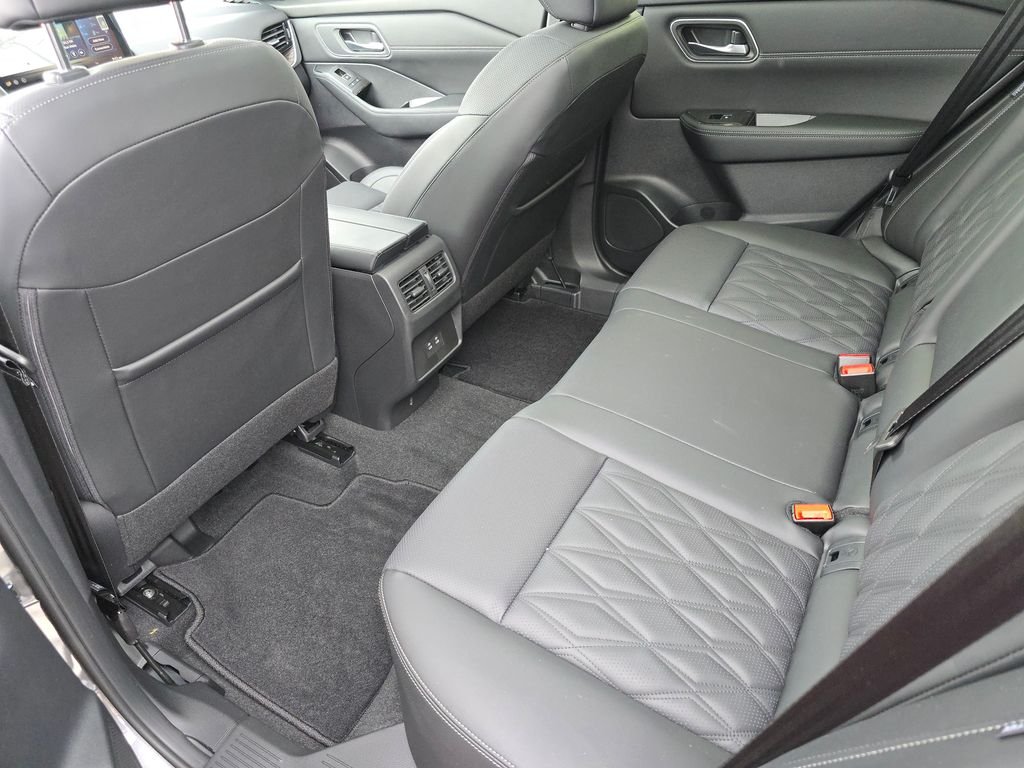 Used 2025 Gray Nissan Platinum image 20