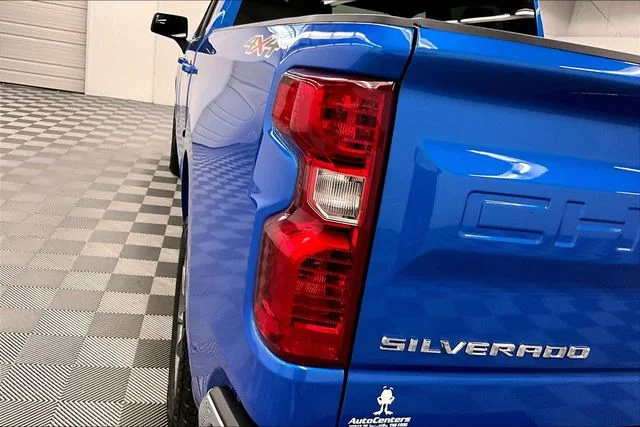 Used 2025 Riptide Blue Metallic Chevrolet LT image 34