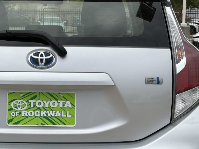Used 2015 Silver Toyota Three image 6