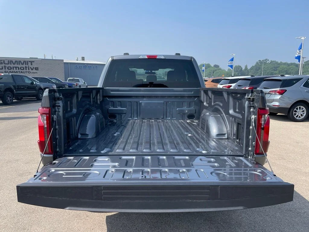 New 2026 Carbonized Gray Metallic Ford XLT image 30