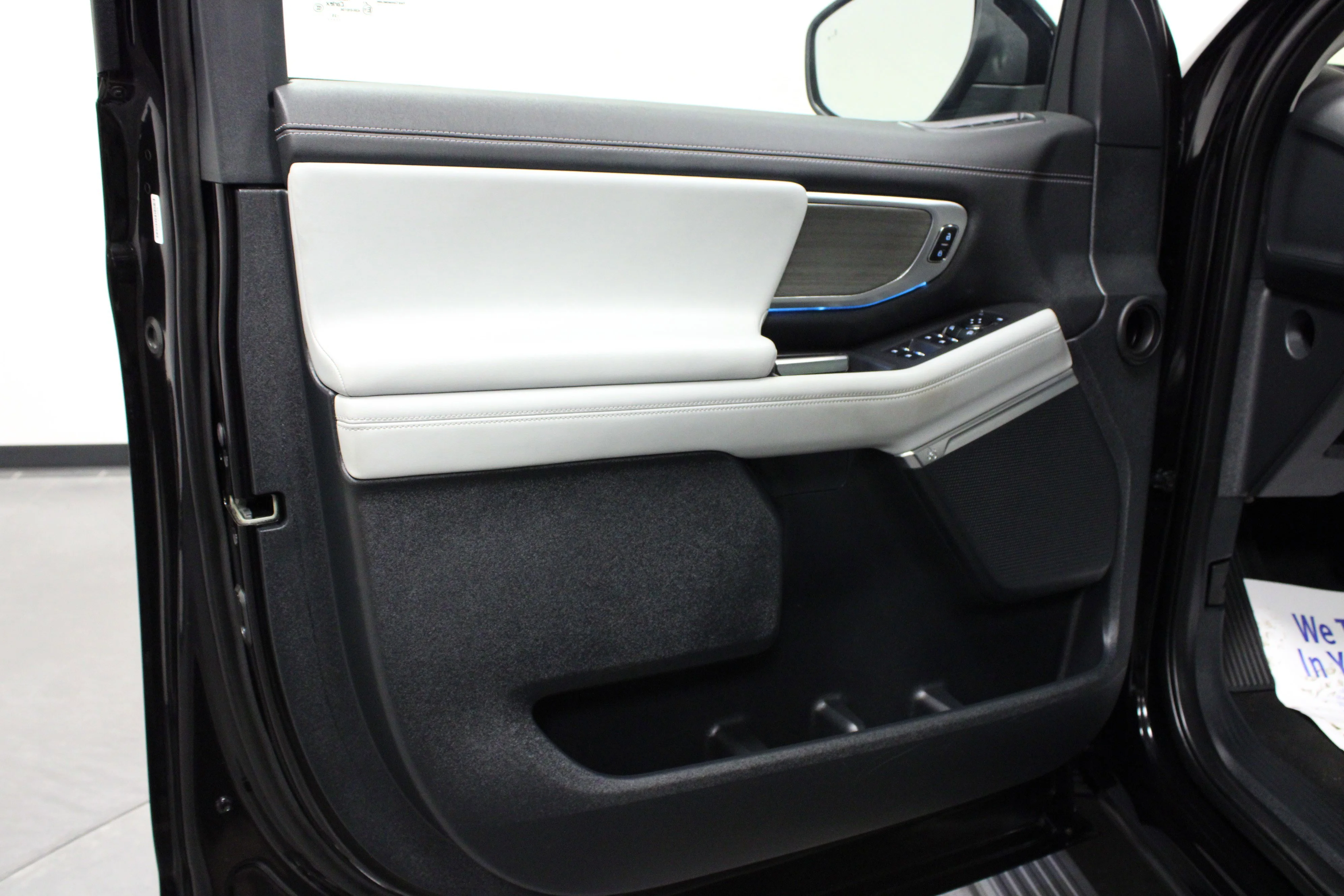 Used 2025 Black Metallic Ford Platinum image 11