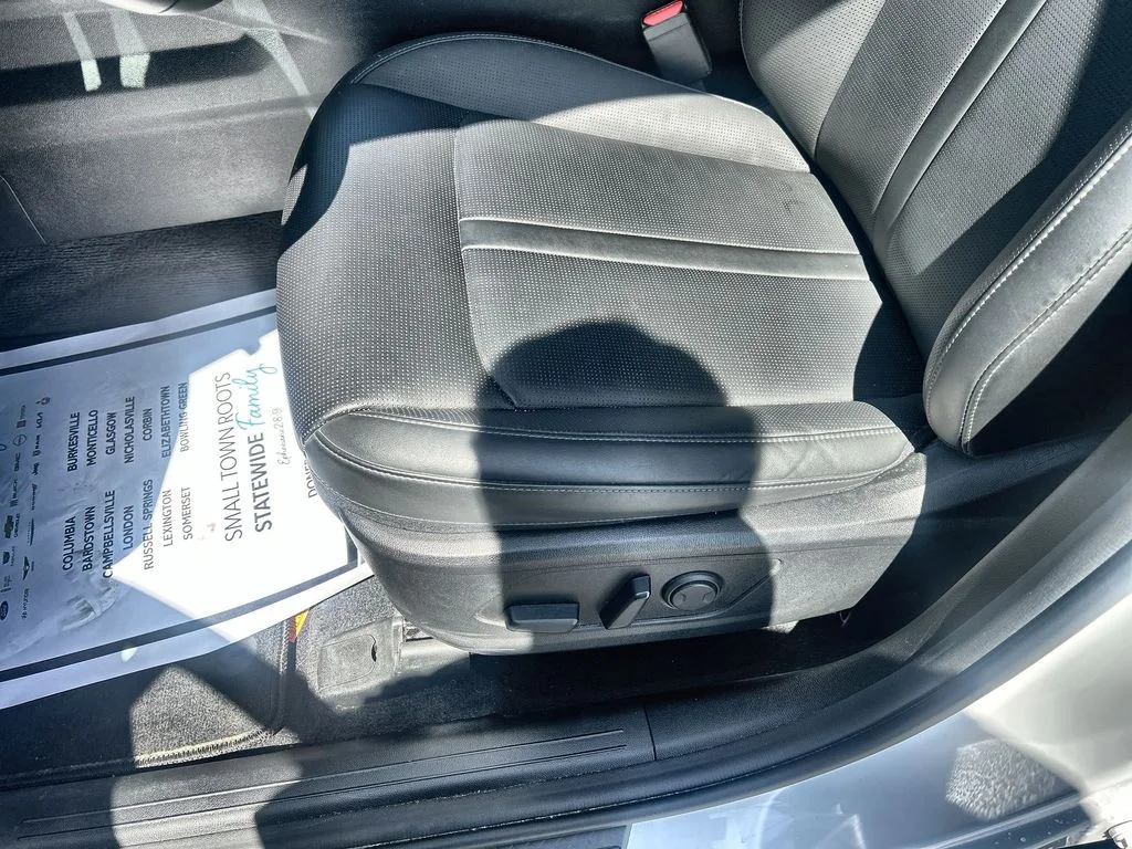 Used 2025 White Kia EX image 18